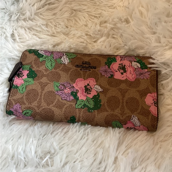 Coach tan accordion zip around floral wallet - Picture 2 of 8